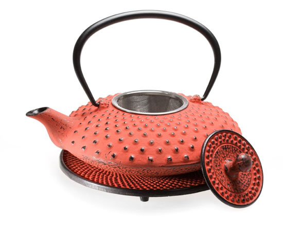 Cast iron tea pot 27oz, red w/matching trivet