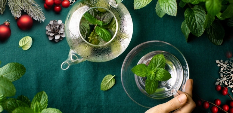 Peppermint Tea: Captivating Taste Buds for the Holidays with Herbal Blends and Peppermint Infusions