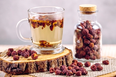 How to Make Hawthorn Berry Tea