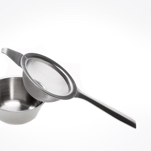 Strainer-stainless w/drip bowl